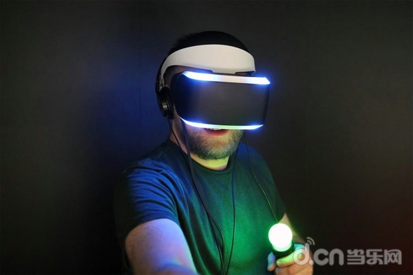 索尼发表全新虚拟现实VR设备