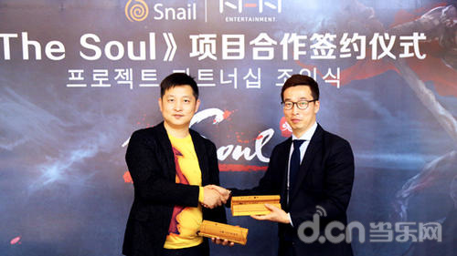 蜗牛数字与 NHN Entertainment 签约现场（视觉左：孙大虎,蜗牛数字副总裁；右：Chung Ujin,NHN CEO）