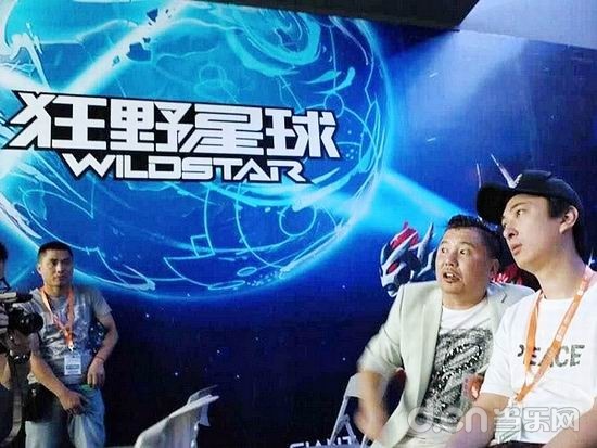 CJ 2015：“国民老公”突袭巨人展台 不爱SG爱游戏