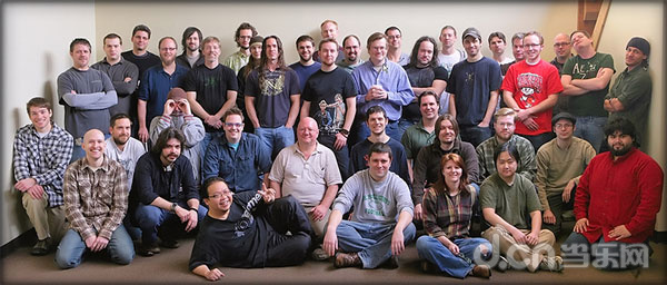 Human Head 工作室大合照，而投入到《迷失自我》开发的核心成员约20人