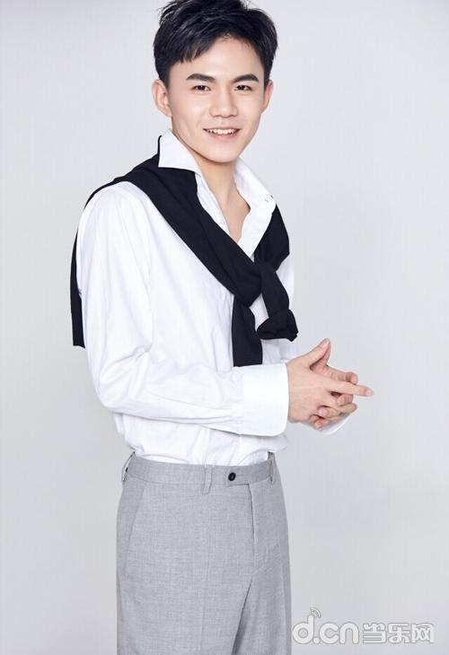 18岁的主力上单诺言:没故事的电竞彭于晏_新