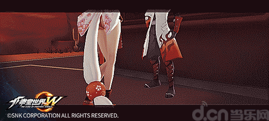 草薙京与小雪拥吻在《拳皇命运》第一季剧情中,一直只能和二阶堂红丸